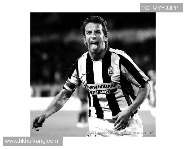 聚焦足球球星本子成长历程与辉煌赛场瞬间全景解读